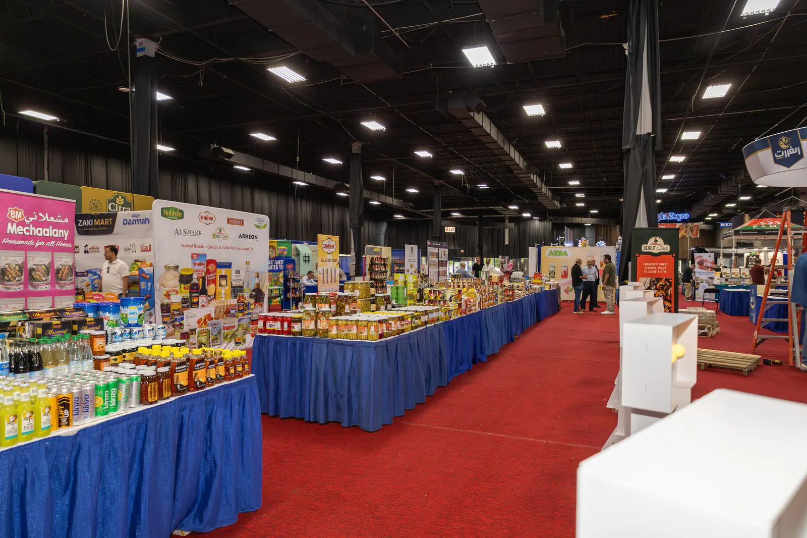 Packed product aisle on the Global Products Expo show floor
